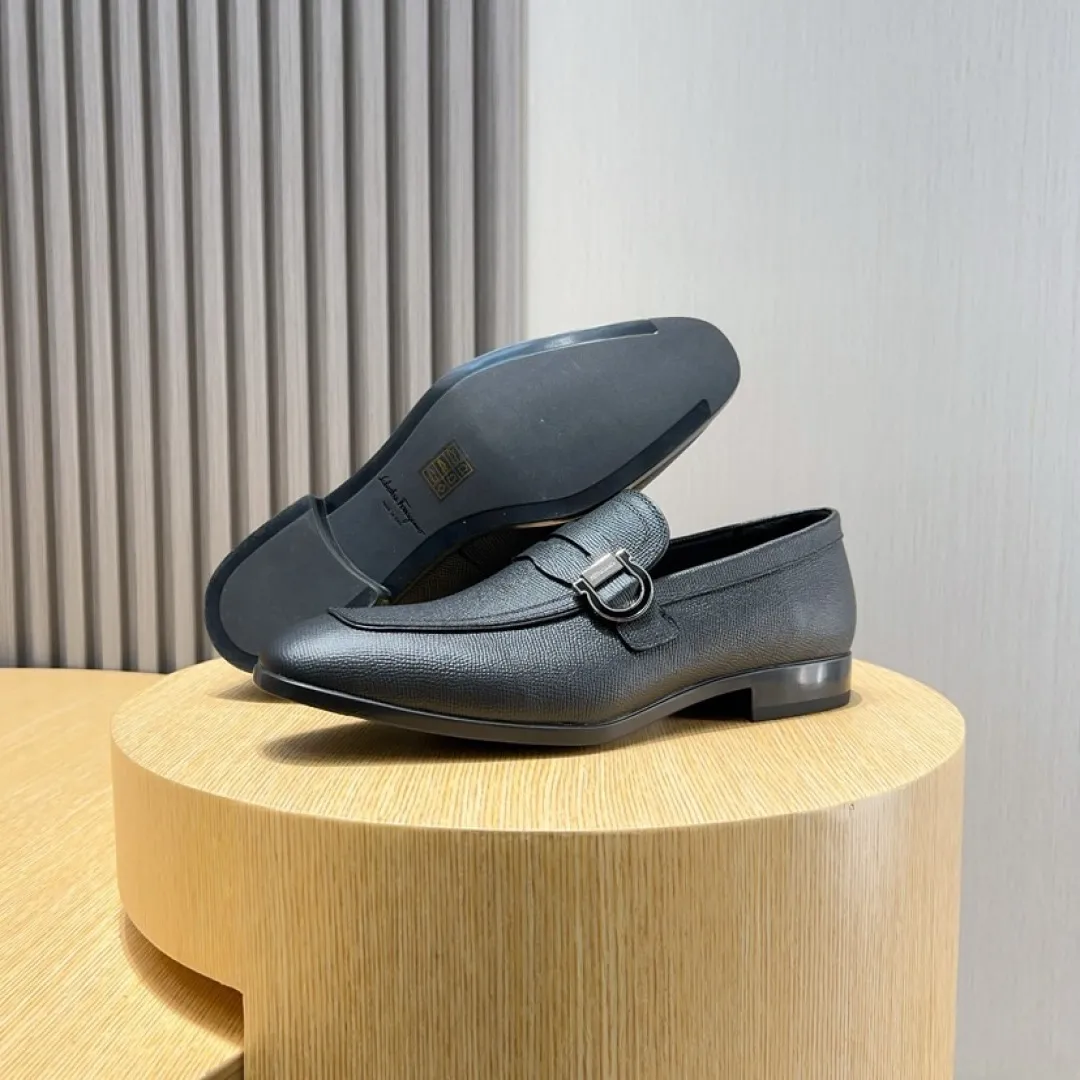 Men's Men's Shoes💰P640💰🔥《Ferragamo》👏Latest • High-end top brand luxury ~ purchasing agency, top quality ~. New fashionable business men's shoes🔜The uppers are made of original open-edge beaded cowhide➕cowhide·lining, with fine workmanship. The original stylish and soft combination wear-resistant and non-slip outsole is light and comfortable on the feet. The real thing looks better in real photos. Size: 38--44